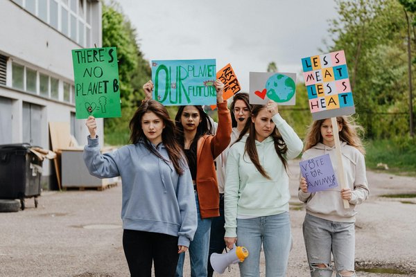 Devenir Artiste Contemporain : Le Guide Complet et les Secrets Indispensables pour Émerger dans le Monde de l'Art